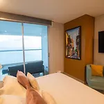 Oceanview Suite With Two Pools, Gym & Guest Access