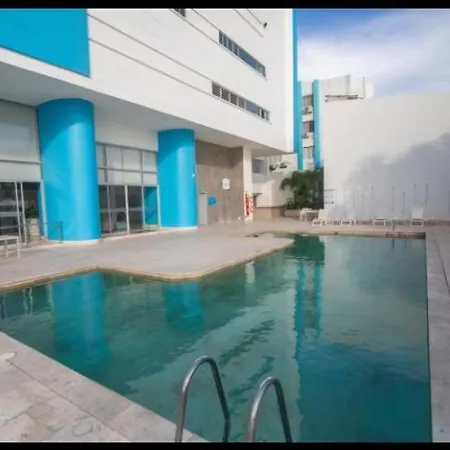 Apartment Oceanview With Two Pools, Gym & Guest Access
