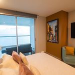 Oceanview Suite With Two Pools, Gym & Guest Access