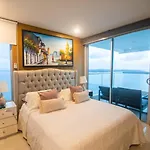 Oceanview Suite With Two Pools, Gym & Guest Access