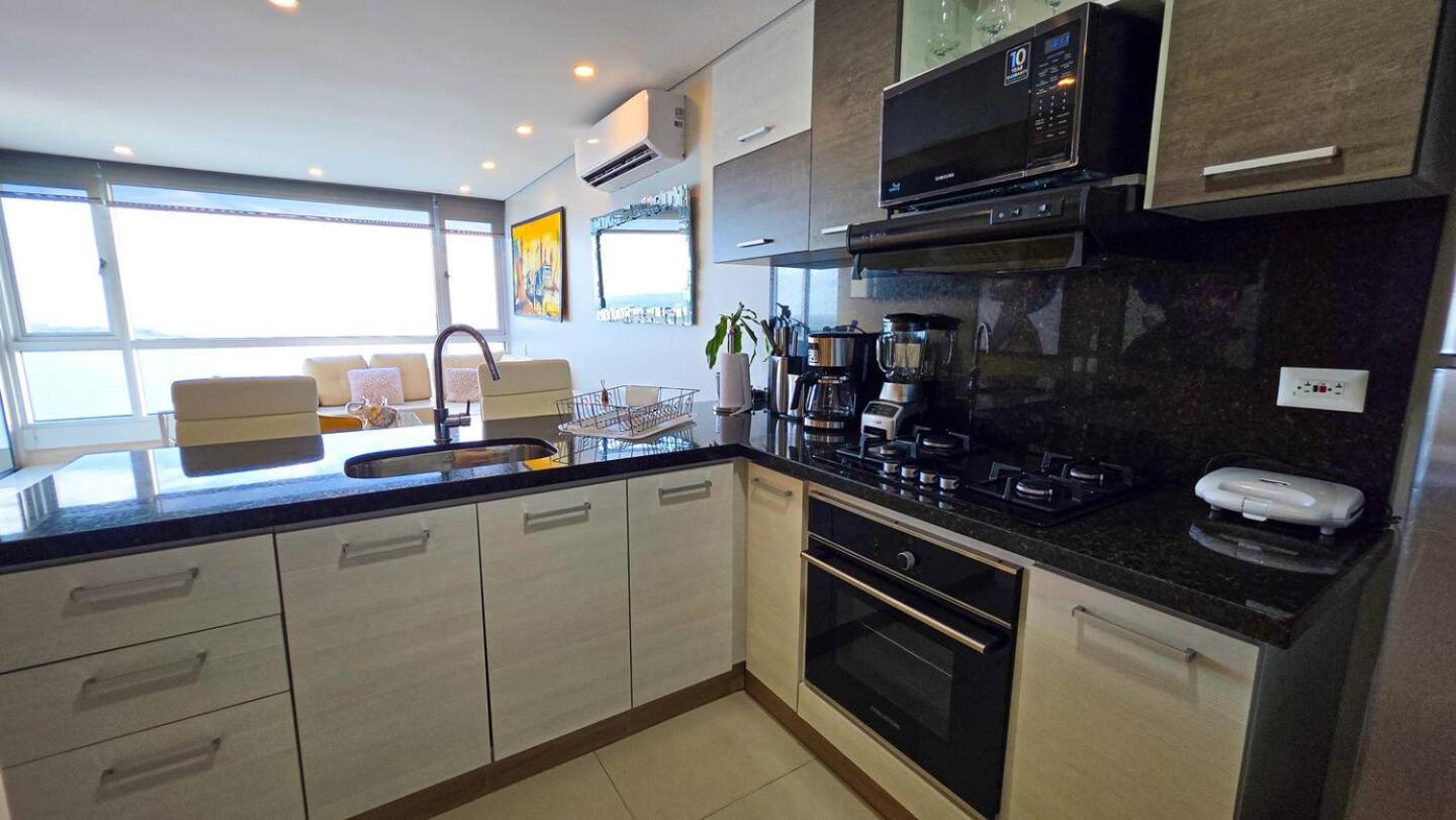 Oceanview With Two Pools, Gym & Guest Access